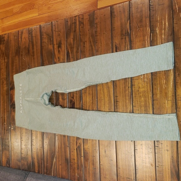 Alphalete halo leggings - Picture 7 of 9